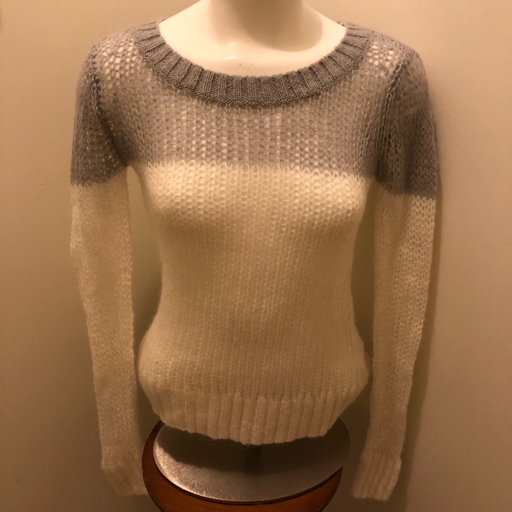aerie white and gray sweater